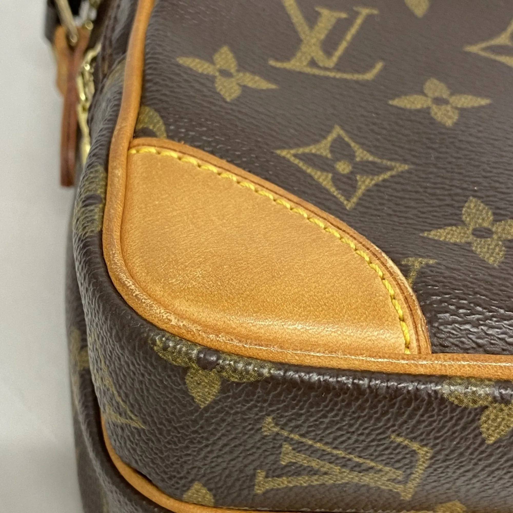 Louis Vuitton Shoulder Bag (Pre-Owned)