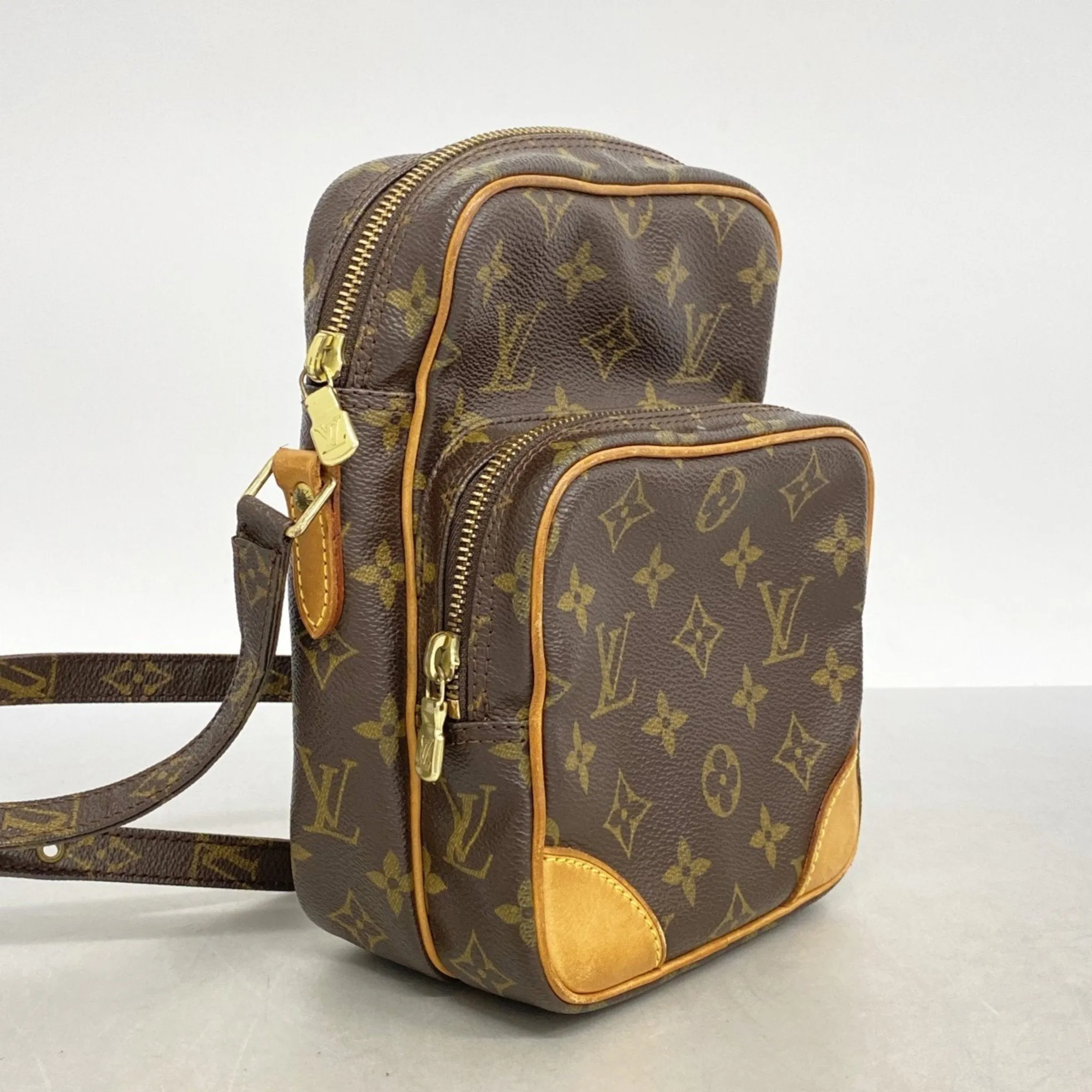 Louis Vuitton Shoulder Bag (Pre-Owned)