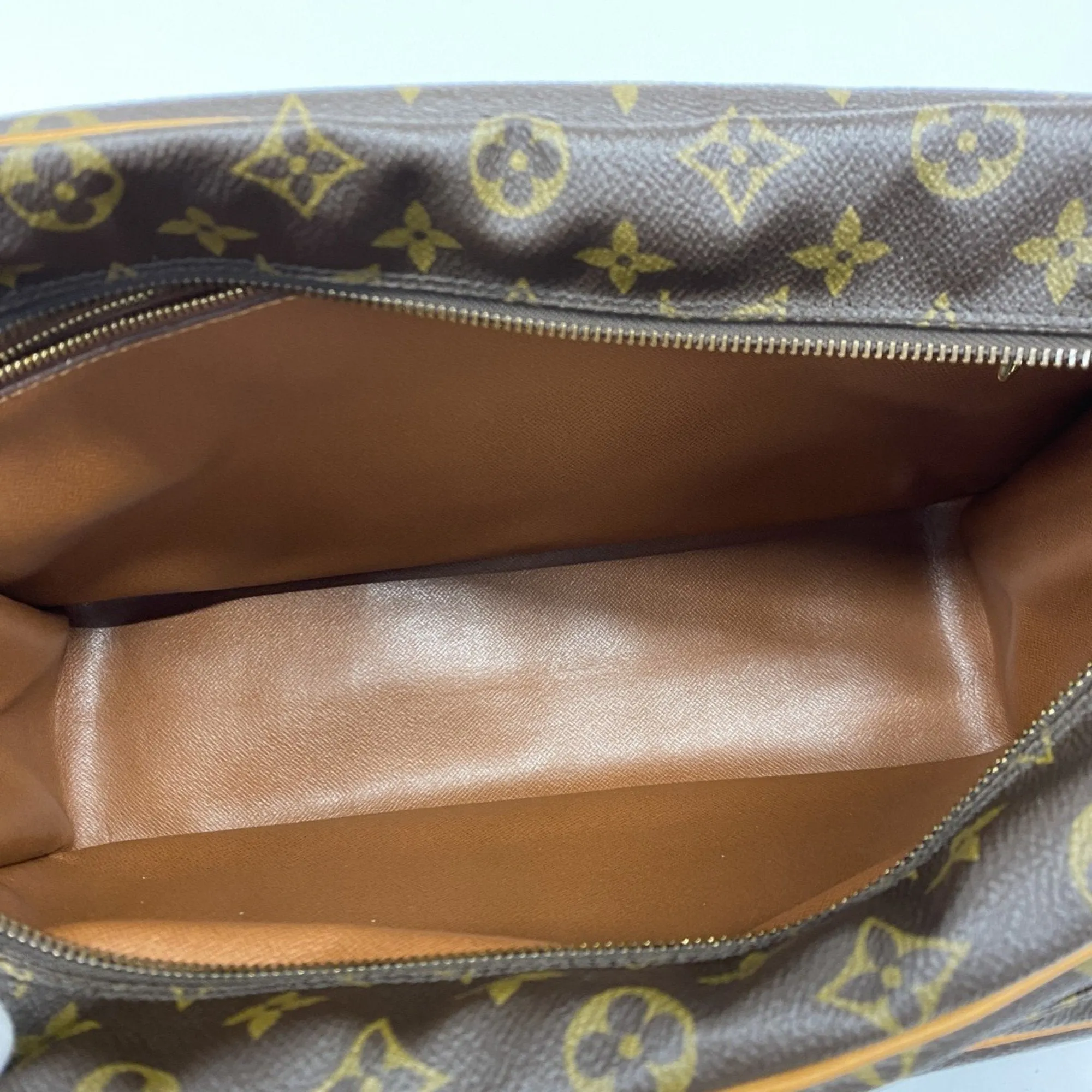Louis Vuitton Shoulder Bag (Pre-Owned)