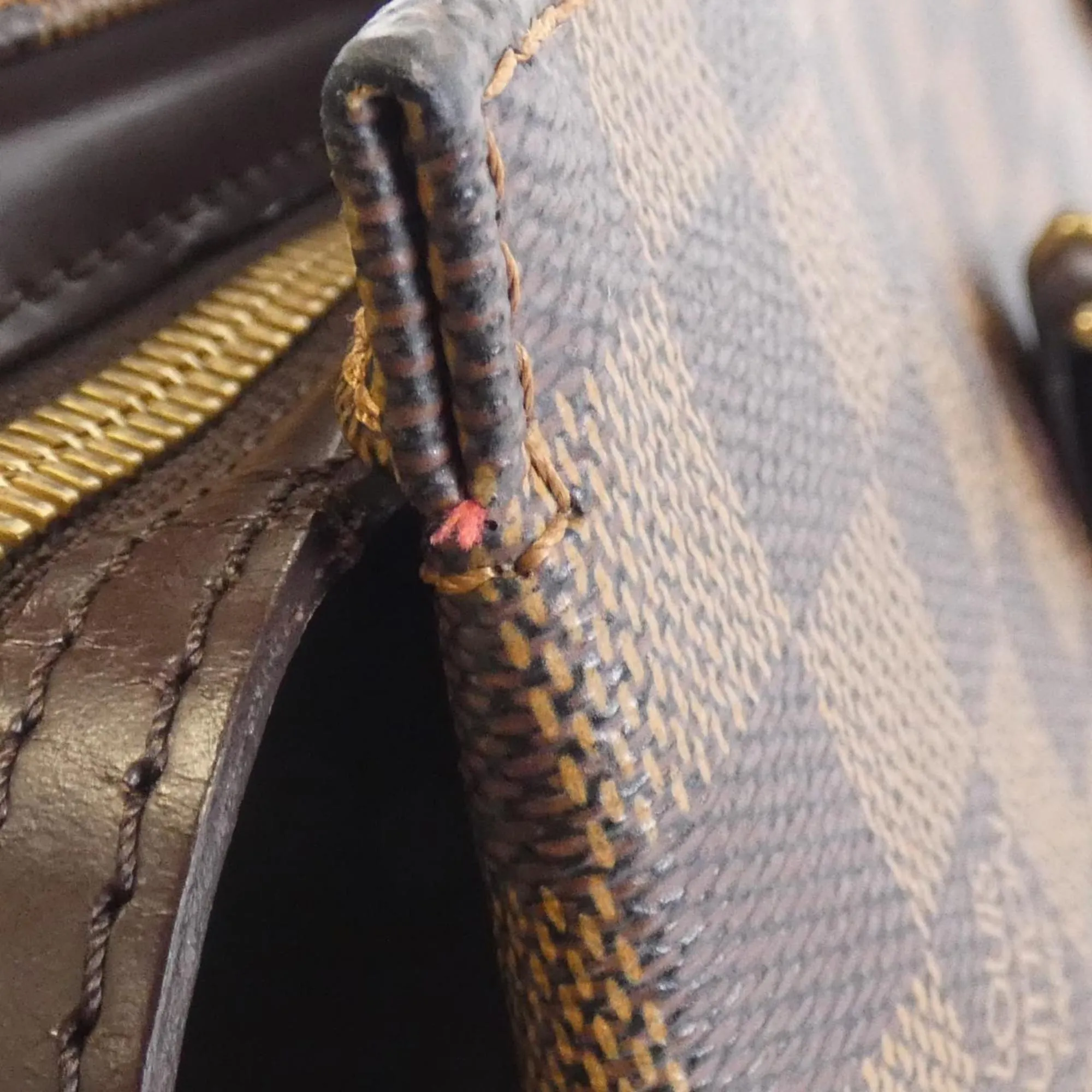 Louis Vuitton Shoulder Bag (Pre-Owned)