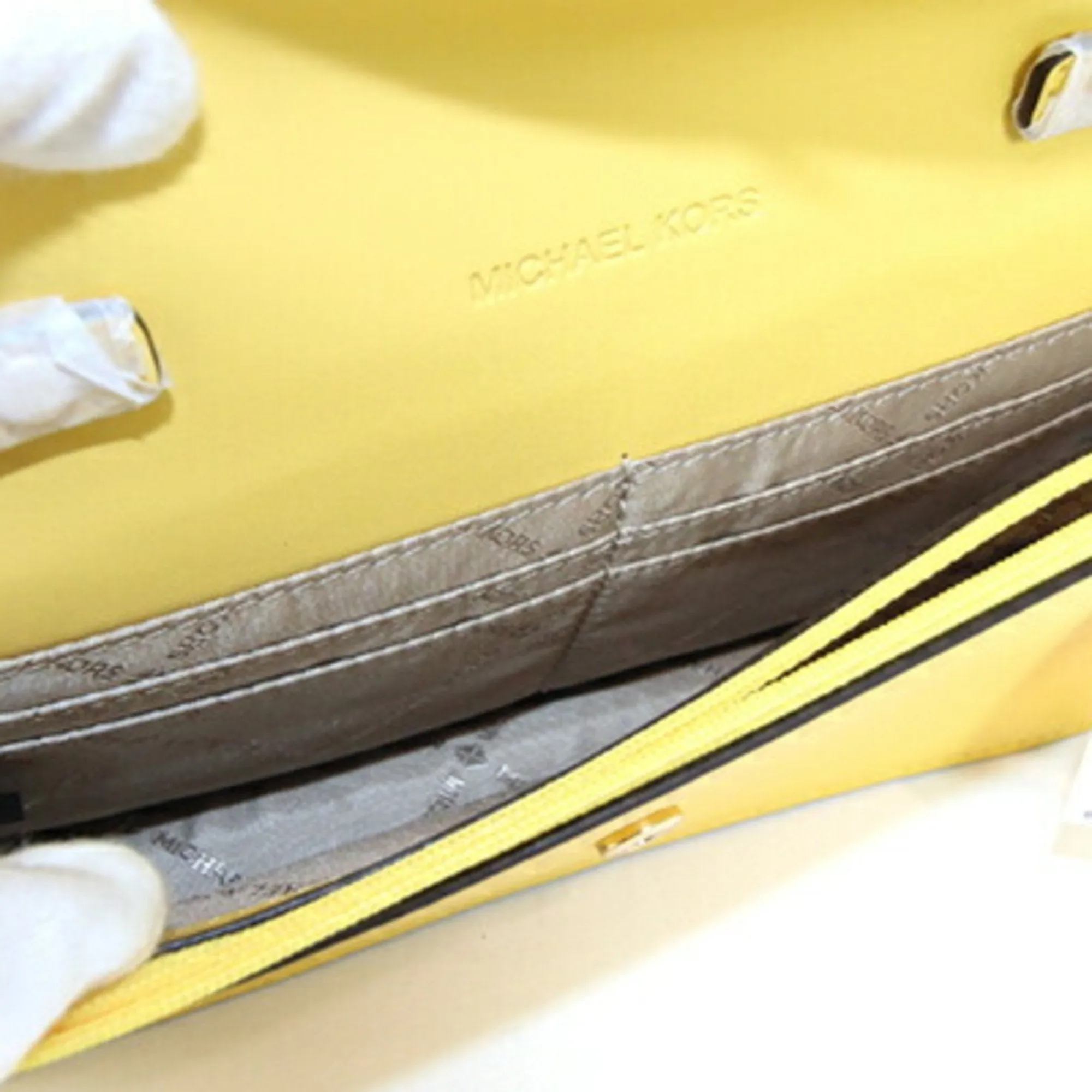 Michael Kors Leather Pochette Shoulder Bag (Pre-Owned)