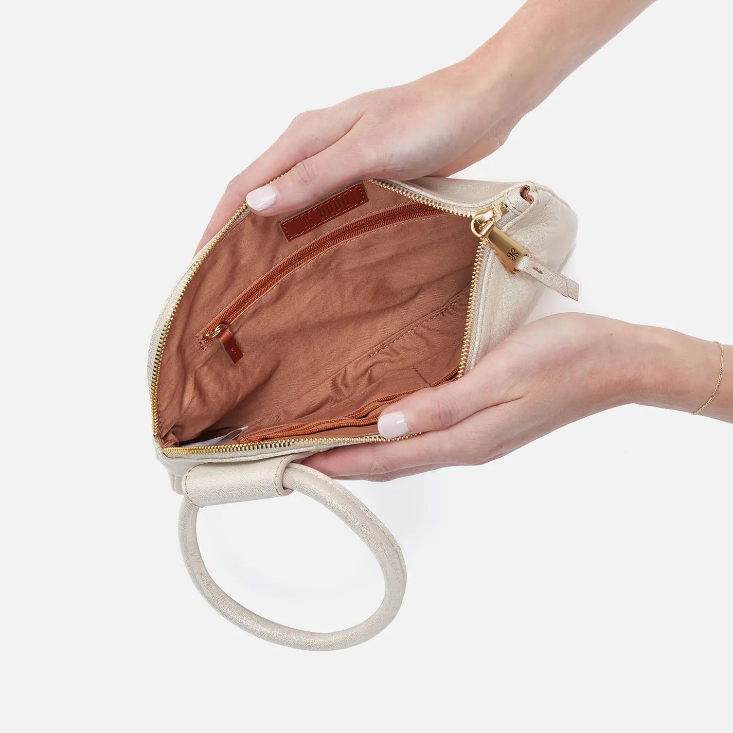 Sable Wristlet In Metallic Leather - Sand Shimmer