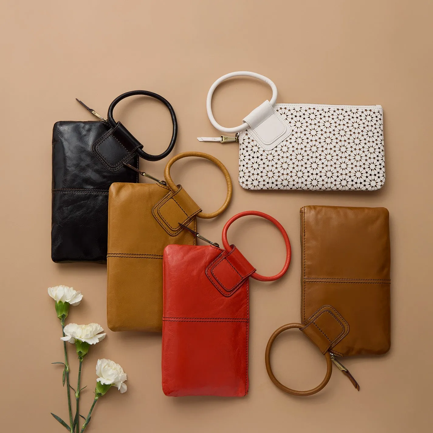 Sable Wristlet In Polished Leather - Black