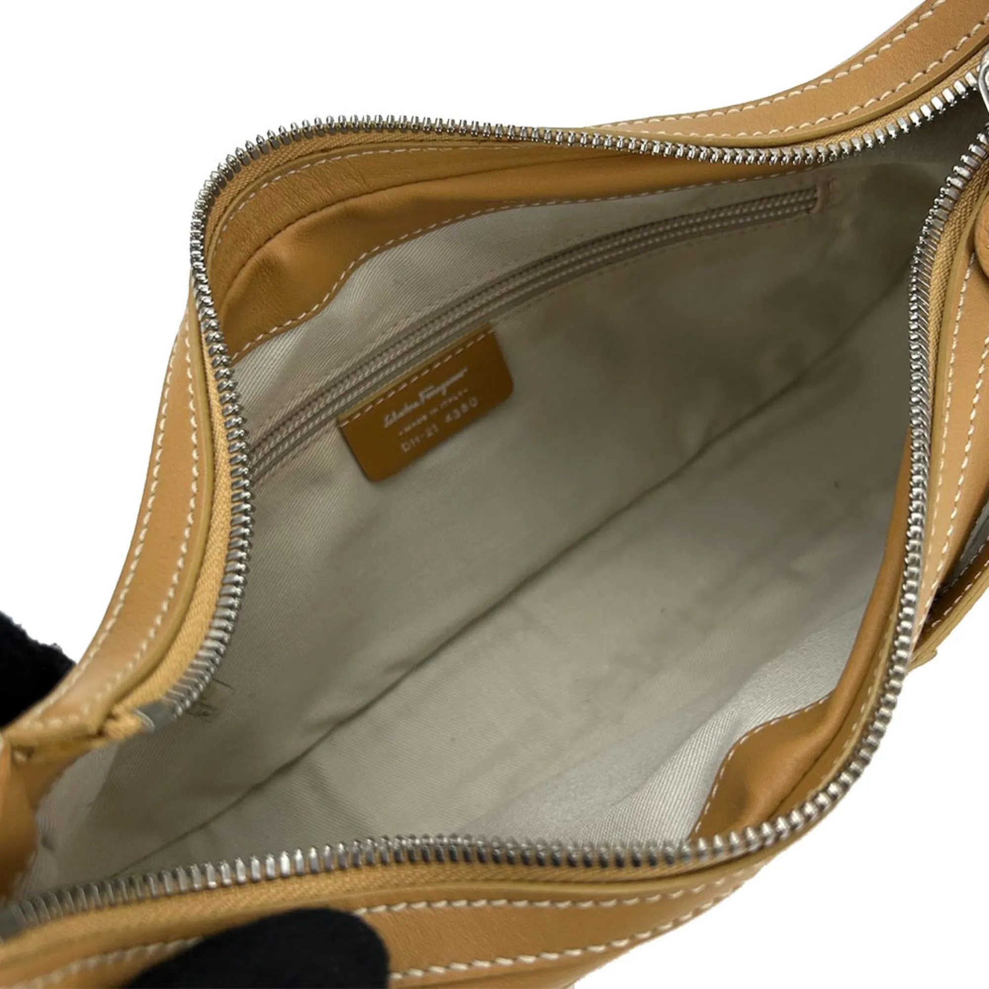 Salvatore Ferragamo Gancini Leather Shoulder Bag (Pre-Owned)