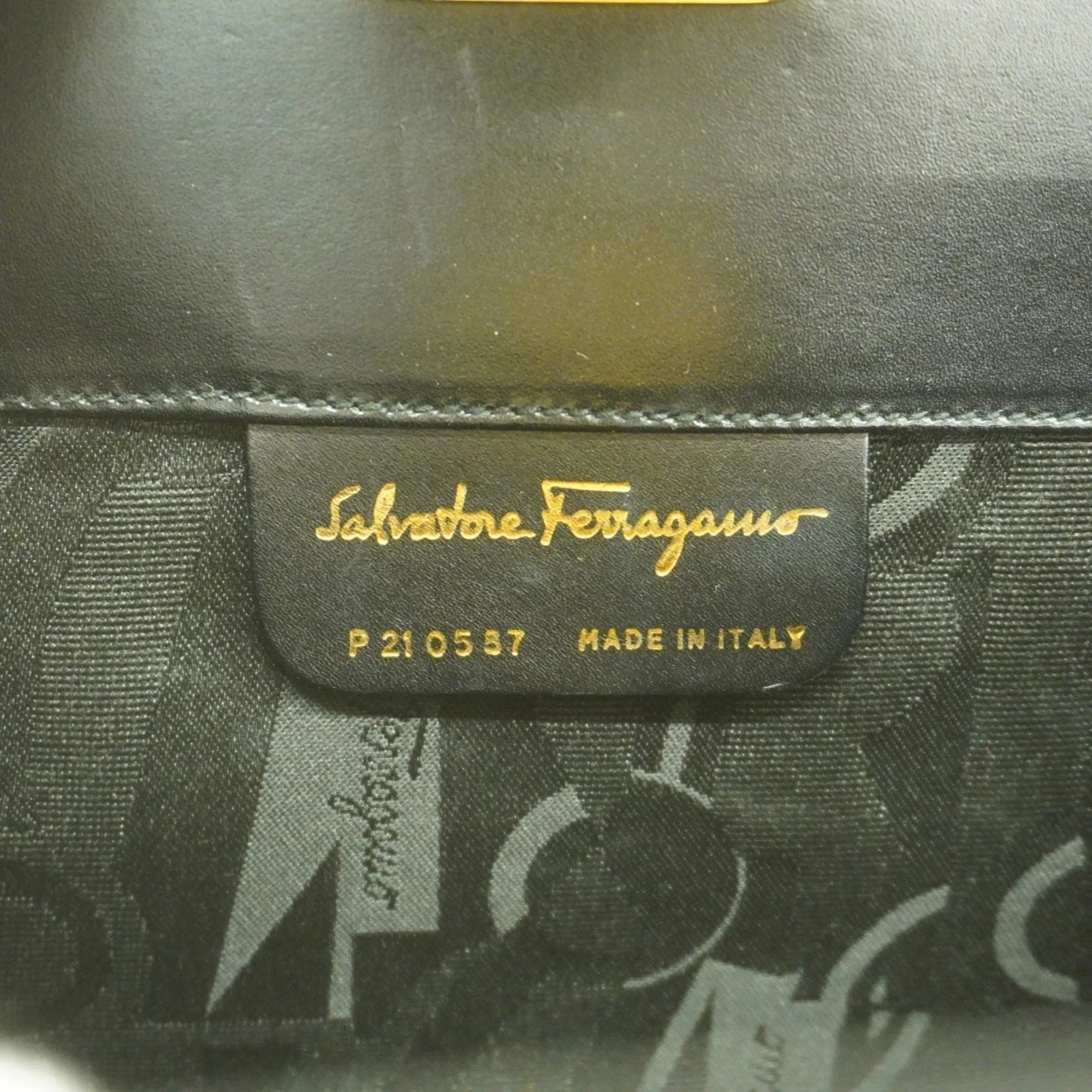 Salvatore Ferragamo  Leather Shoulder Bag (Pre-Owned)