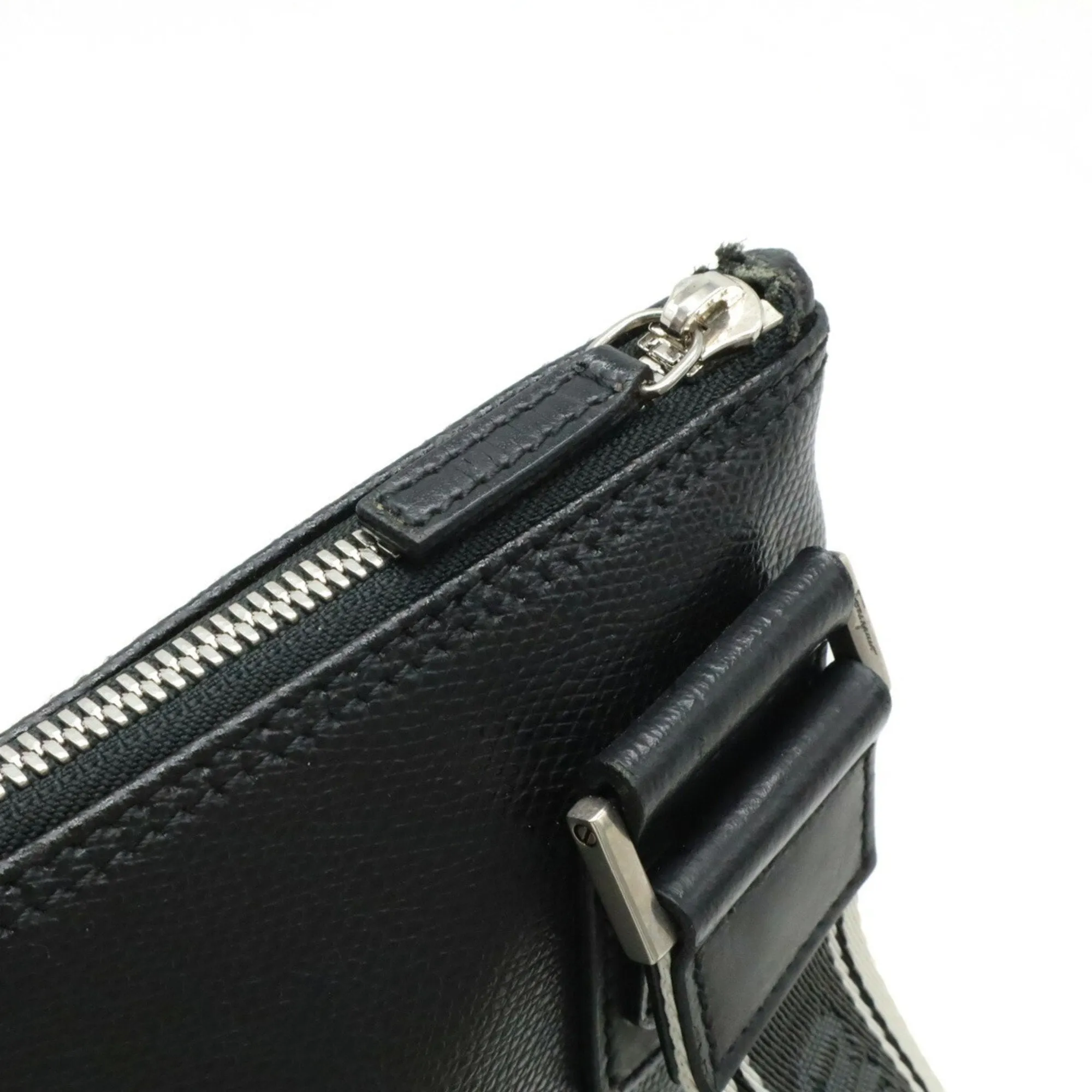 Salvatore Ferragamo Leather Shoulder Bag (Pre-Owned)