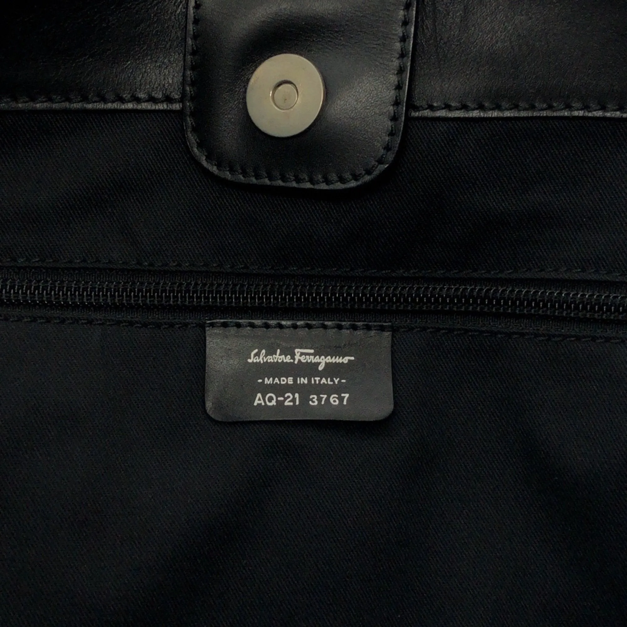 Salvatore Ferragamo Leather Shoulder Bag (Pre-Owned)