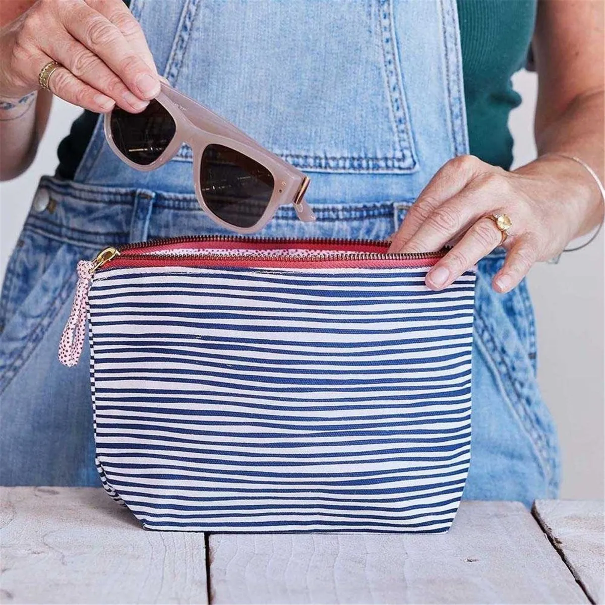 Suri Navy Pouch Medium