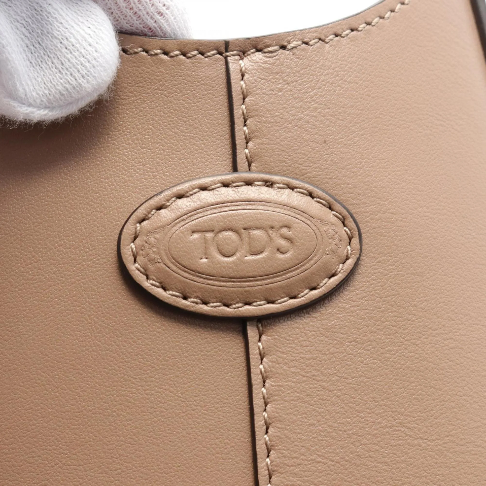 Tod's  Leather Shoulder Bag (Pre-Owned)