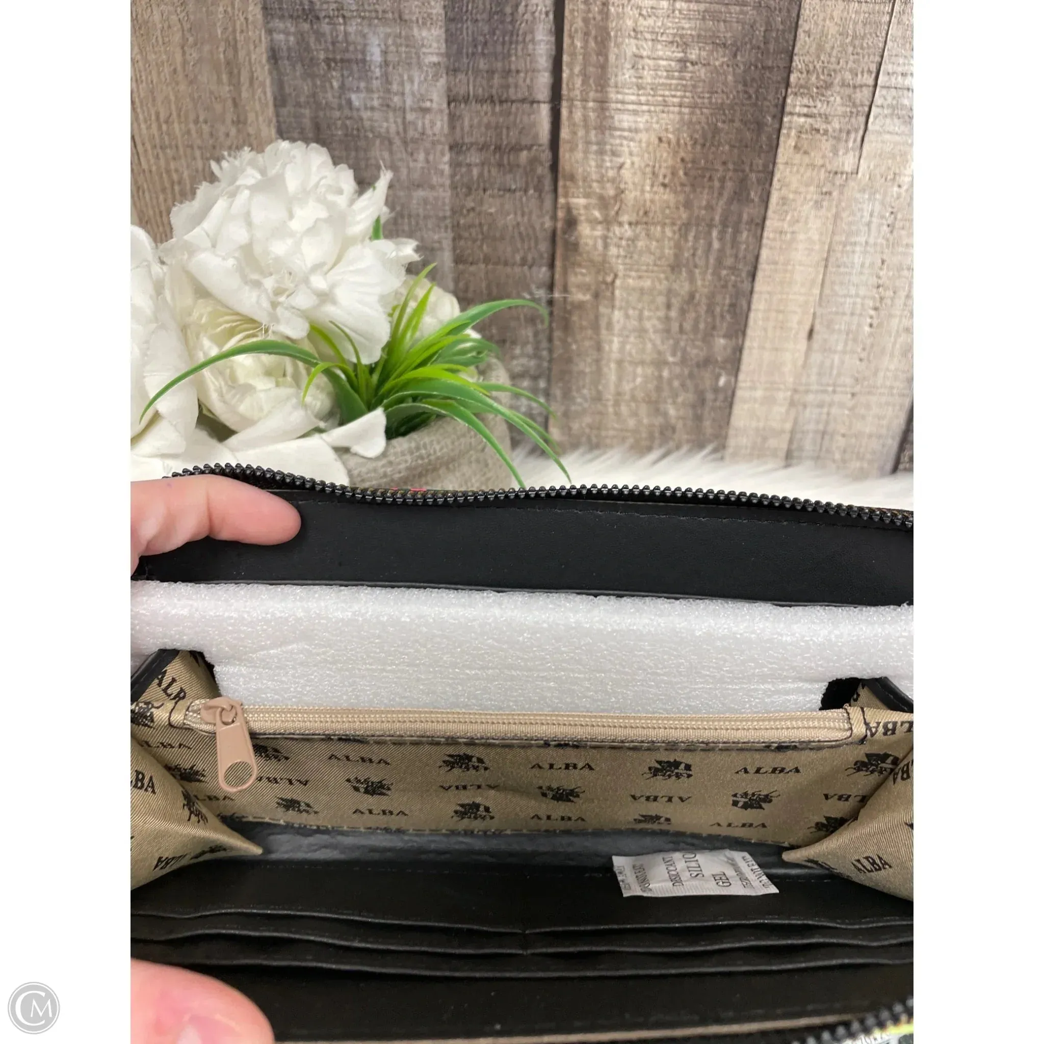 Wallet By Alba, Size: Medium