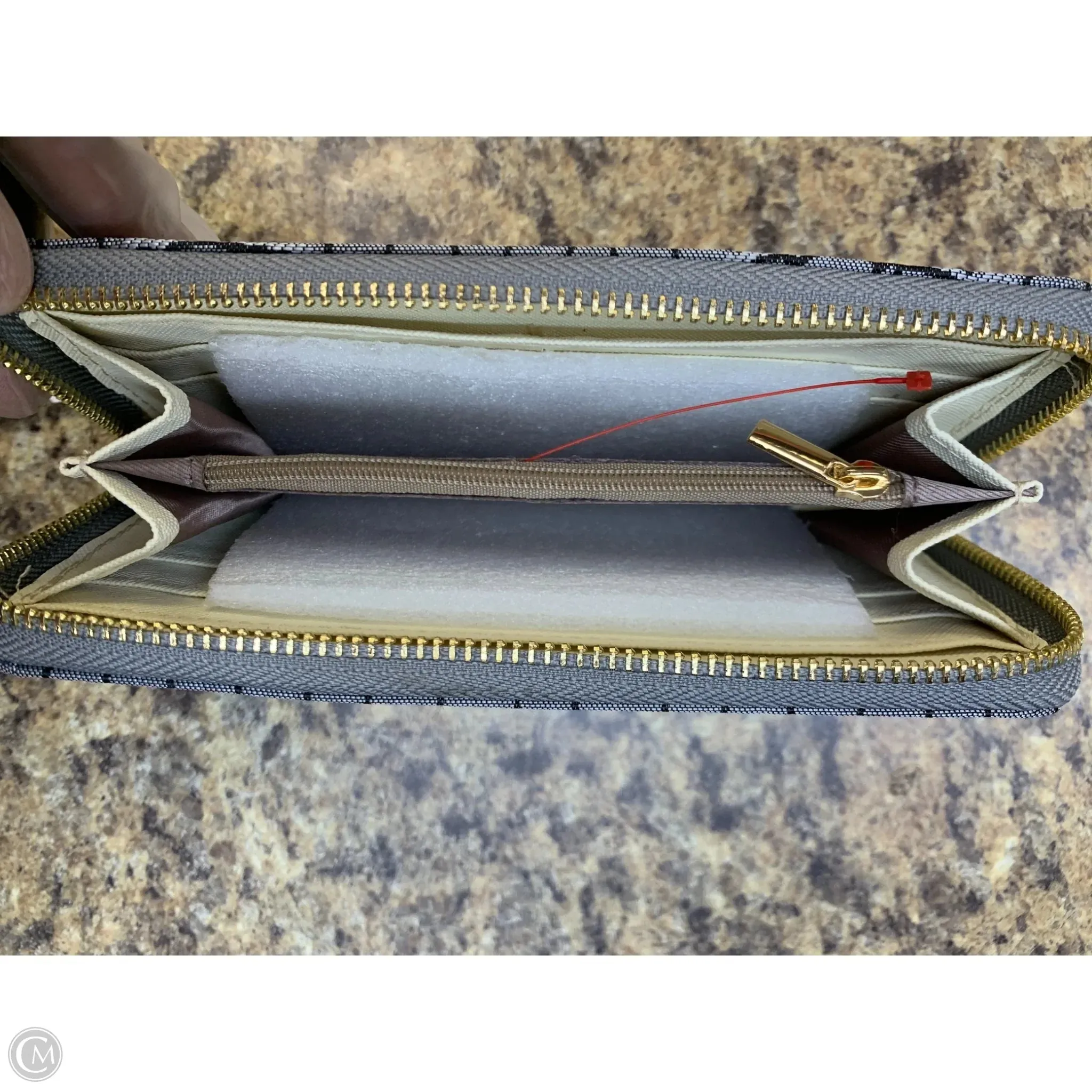Wallet By Clothes Mentor, Size: Medium
