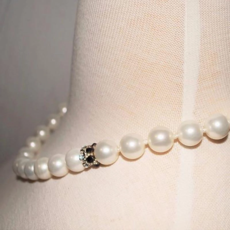 White Pearls With Black Rhinestone Women's Necklace